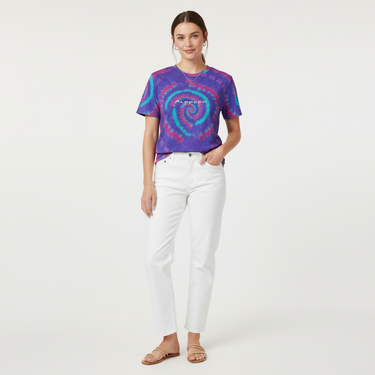 Female - Relaxed summer with white denim