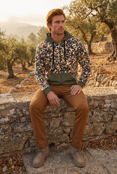 Zip hoodie in an olive grove