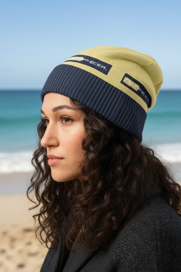 Alppeer Beanie – Female Sandy Beach Close-Up