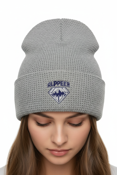 Female model - heather grey beanie detail