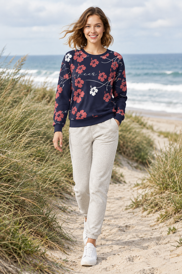 Floral sweatshirt with joggers, beach look 2