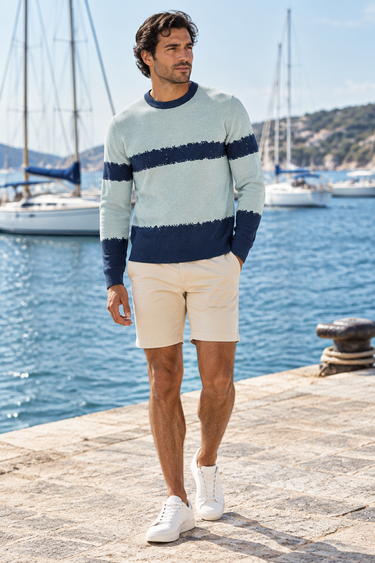 Male marina look with sand chino shorts